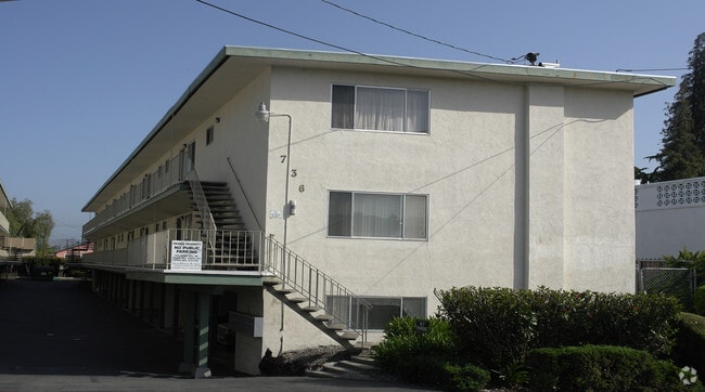 736 Smalley Ave - 724-736 Smalley Ave