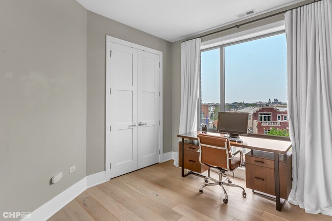 Secondary Bedroom or Office. - 1157 W Erie St