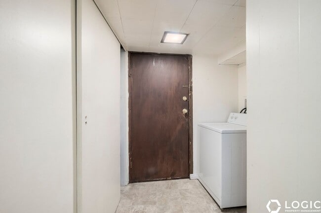 Building Photo - 811 E 50 S