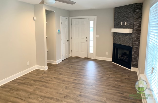 Building Photo - 119 Dime St