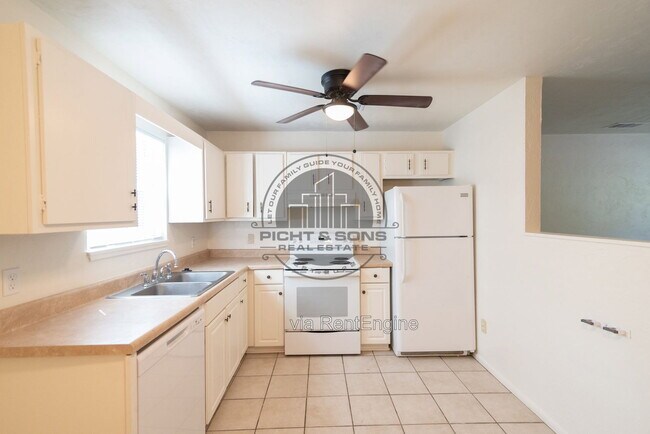 Building Photo - 3721 Maria Cir