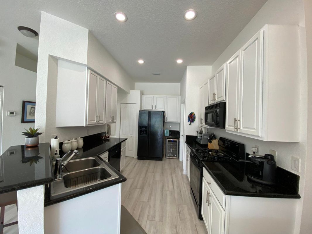 Building Photo - 325 Berenger Walk