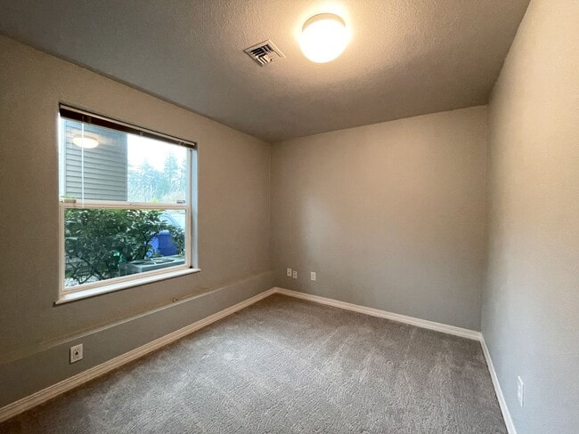 Building Photo - Gorgeous Townhouse in the Heart of Multnomah Village with Attached Garage, Outdoor Space