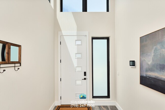 Glenn St - Entrance - 2248 Glenn St