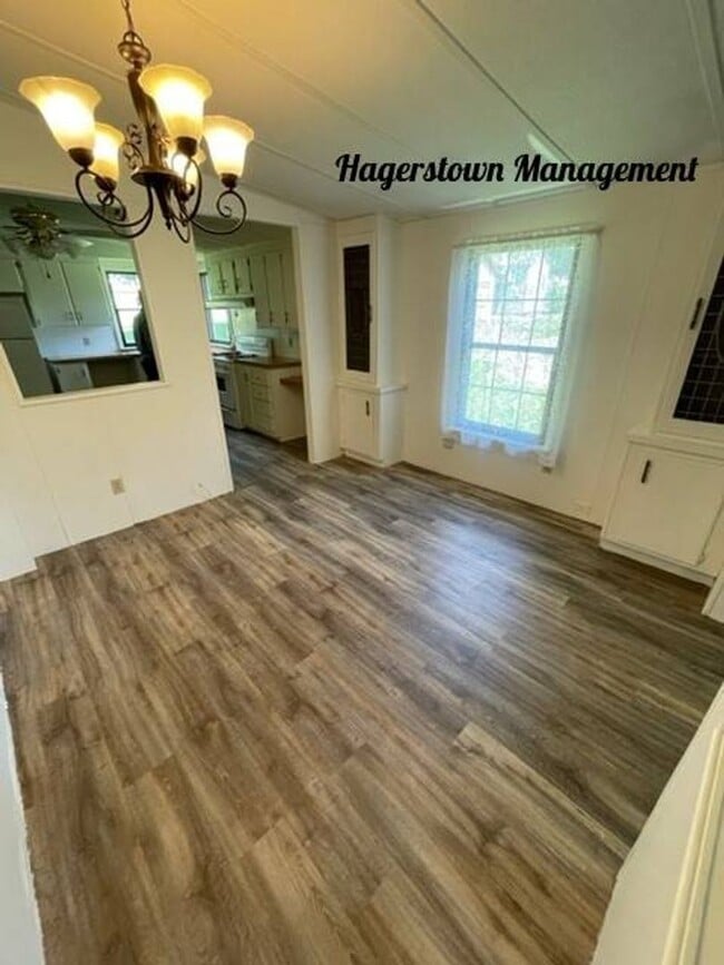 Building Photo - Property In Country Setting