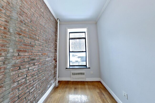Building Photo - 4 bedroom in New York NY 10019