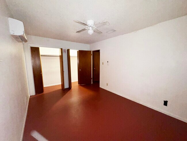 Building Photo - 132 Lake Breeze Dr