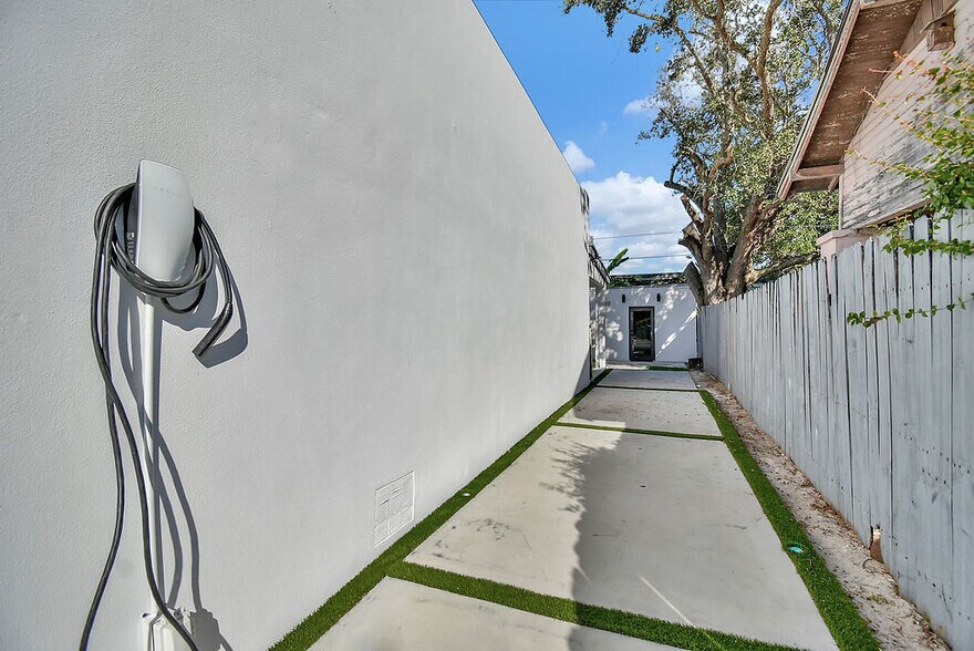 Building Photo - 85 NW 47th St