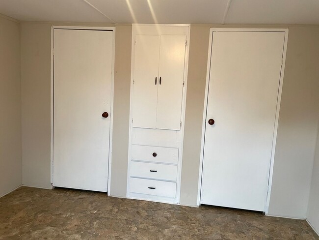 Building Photo - 2 BED, 1 BATH MOBILE HOME $900 MONTH, $900...