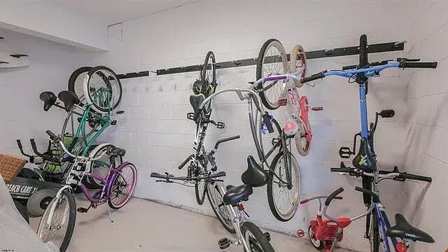 Building Photo - 9 S Granville Ave