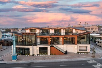 Building Photo - July & August Contemporary 3 Bedroom Condo...