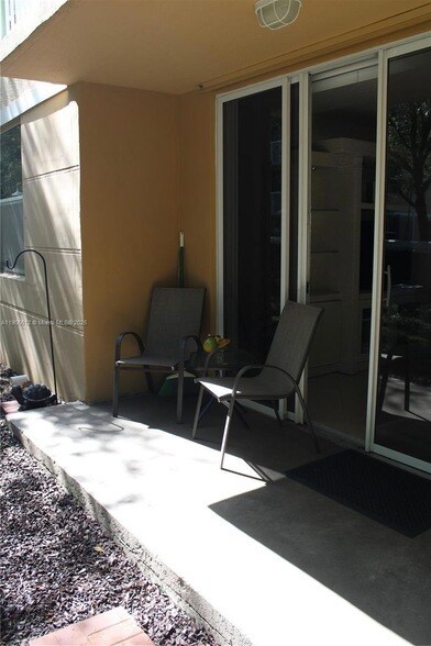 Building Photo - 519 E Sheridan St