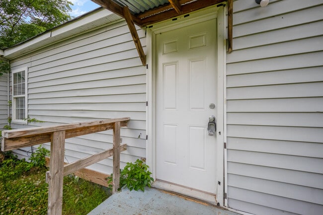 Building Photo - 1043 Mountain Crest Dr