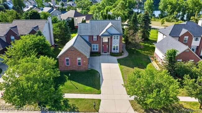 Building Photo - 699 Bay Pointe Dr