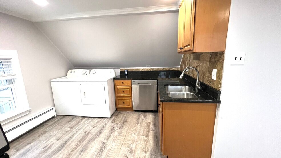 Primary Photo - 131 Josephine Ave