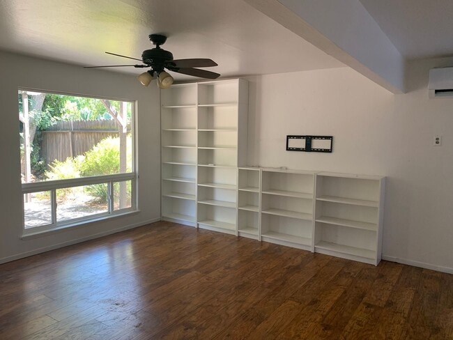 Building Photo - Updated 3 Bedroom Home Near Chestnut Park