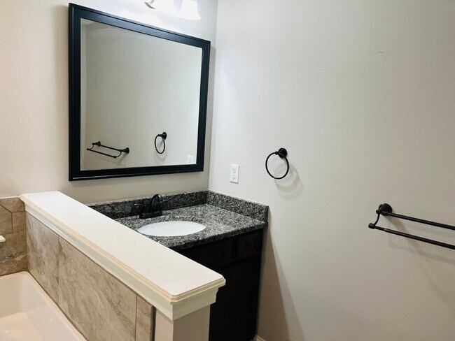 Building Photo - WOW! 5 bed, 4 full baths, brick exterior, ...