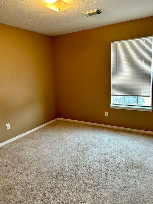 Building Photo - 18315 Willow Moss Dr