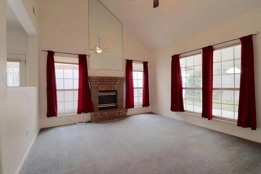 Building Photo - 8020 Brittany Ave NE