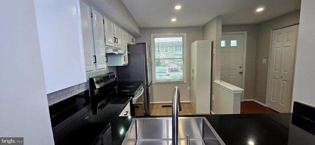 Building Photo - 3591 Laurel View Ct