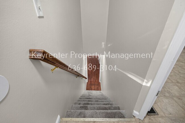 Building Photo - 357 Della Dr