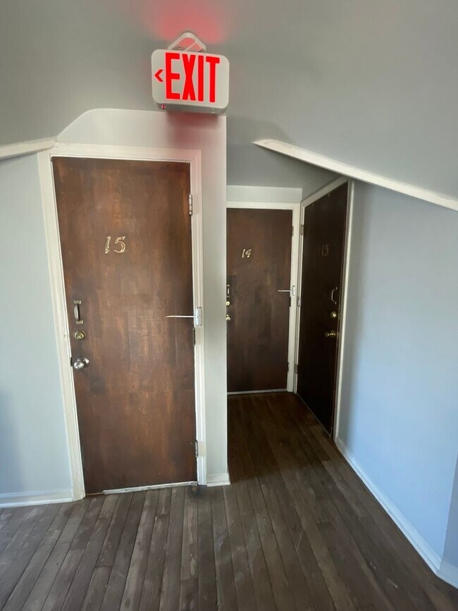 Building Photo - 725 Church St