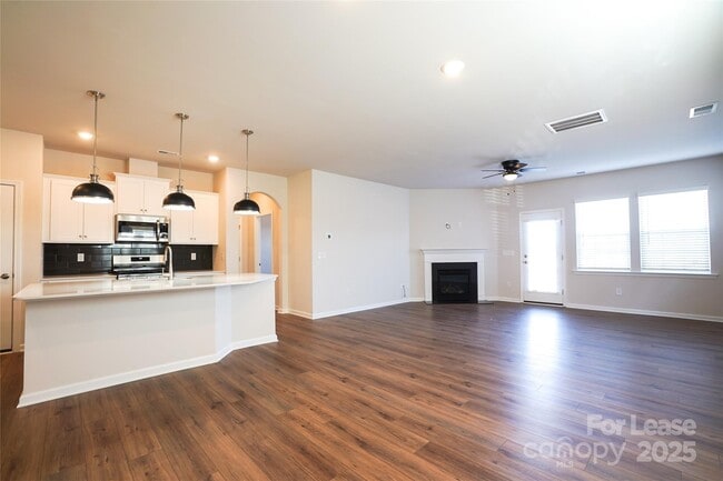 Building Photo - 1403 Caracara Ct