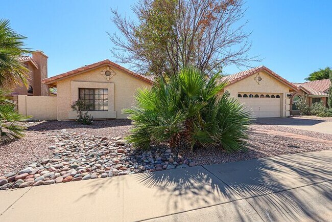 Building Photo - Welcome to this stunning 4-bedroom, 2-bath...