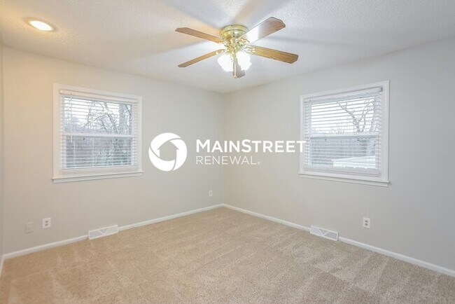 Building Photo - 3 Bedroom Pet-Friendly Home in INDEPENDENC...