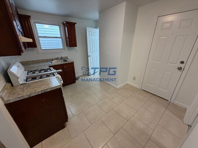 Building Photo - 792 S 15th St