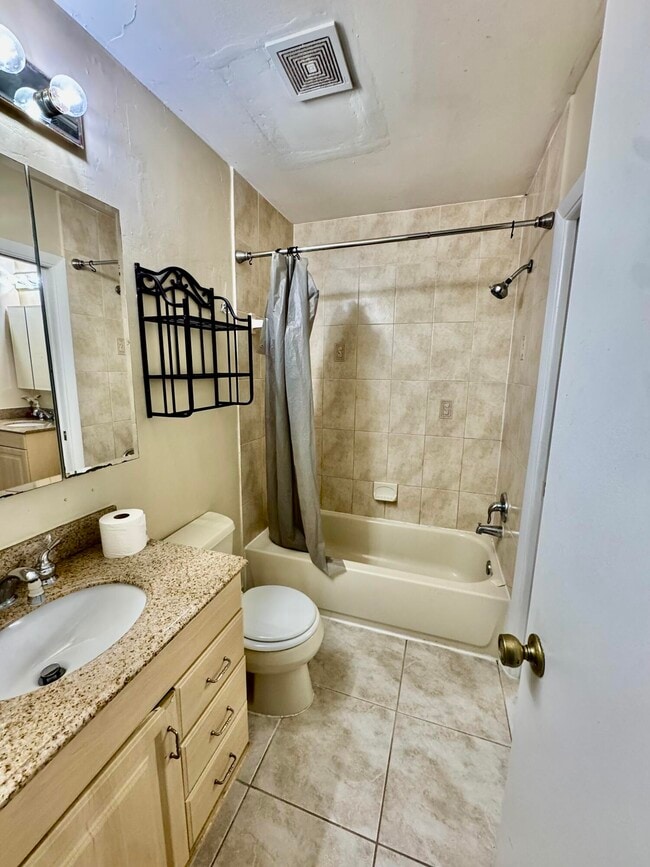 Building Photo - 4928 Alder C Dr
