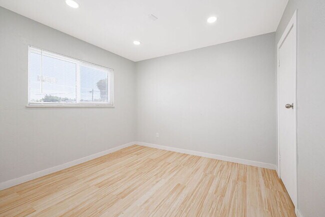Building Photo - 249 San Jacinto Dr