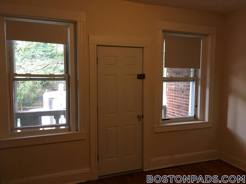 Building Photo - 9 Egremont Rd