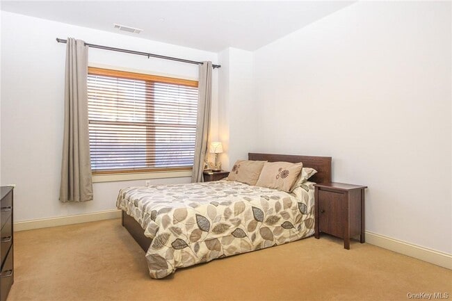 Building Photo - 543 Main St