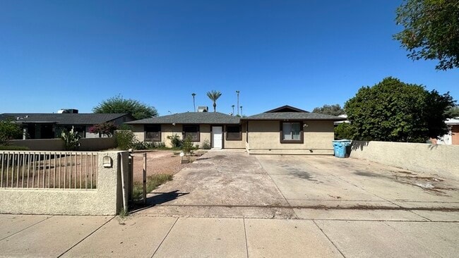 Primary Photo - 2808 N 46th Ave