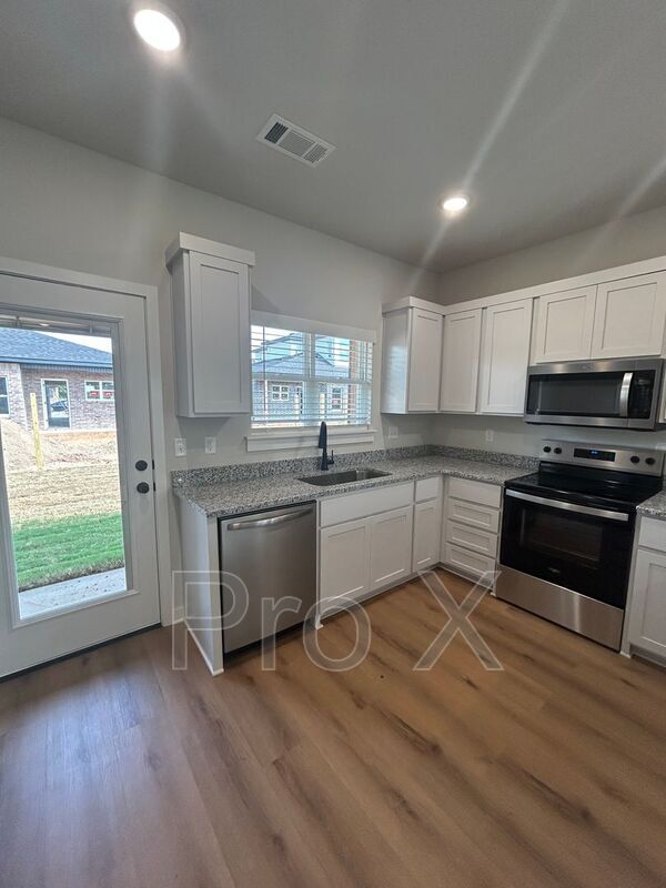 Building Photo - 621 Cosmos St