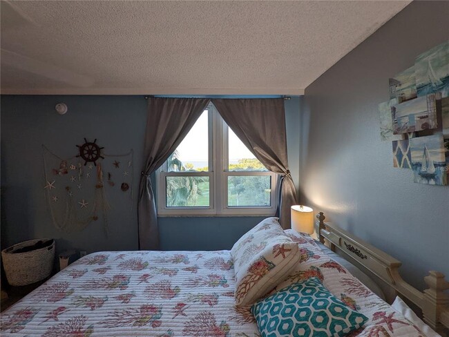 Building Photo - 2616 Cove Cay Dr