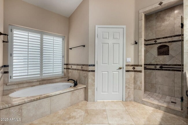 Building Photo - 4 Bedroom 2 Bathroom Scottsdale Ranch Home