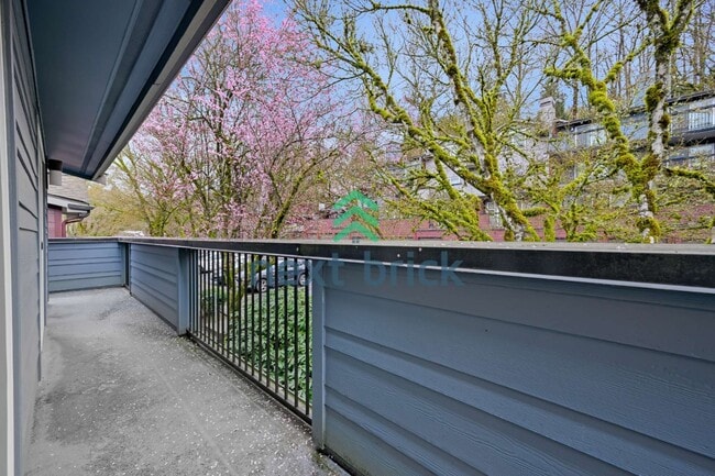 Building Photo - Charming 2-Bed Townhouse Retreat in Bothell with 2.5 Baths – Your Perfect Sanctuary Awaits!