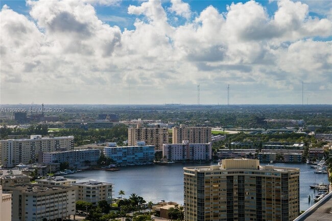 Building Photo - 1830 S Ocean Dr