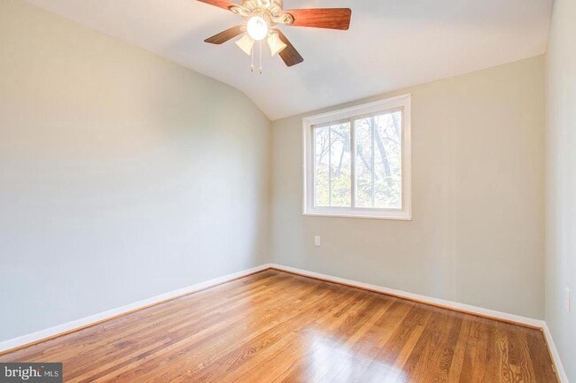 Building Photo - 1626 Kenwood Ave