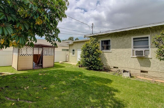 Building Photo - 3-Bed Signal Hill House for Lease