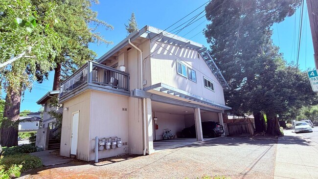 Building Photo - 929 Dewing Ave