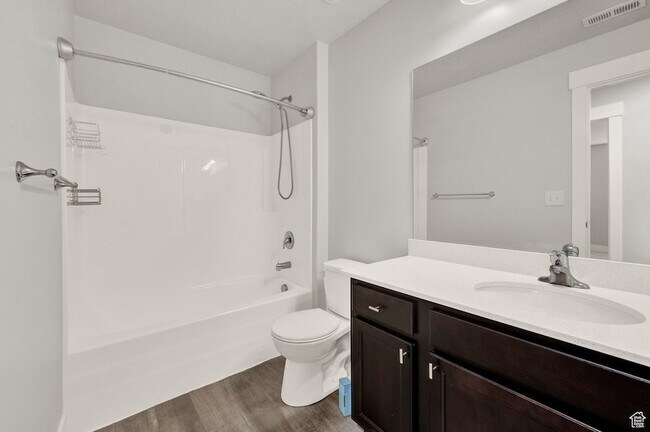 Building Photo - 106 N Midland Dr