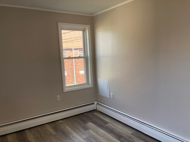 Building Photo - 101 Knobley St