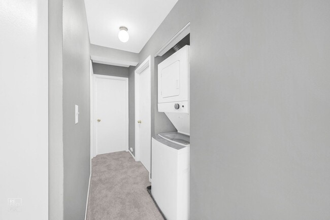 Building Photo - 2 Bedroom Condo in the Virginia Road Condominiums in Crystal Lake!