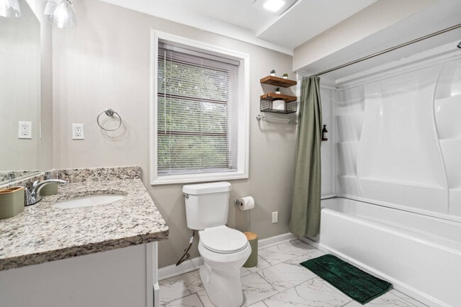 Building Photo - 1618 Cooper Lake Rd SE