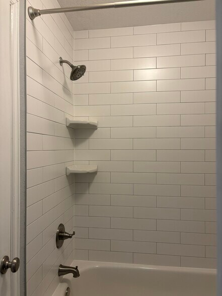 Building Photo - 4202 Monroe Dr