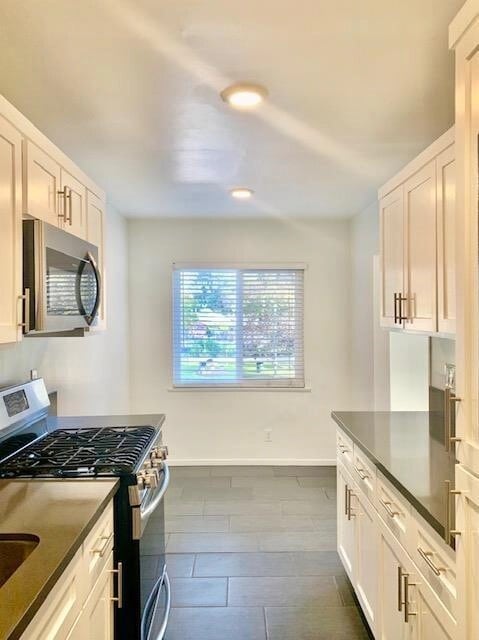 Interior Photo - 125 Cherry Ave
