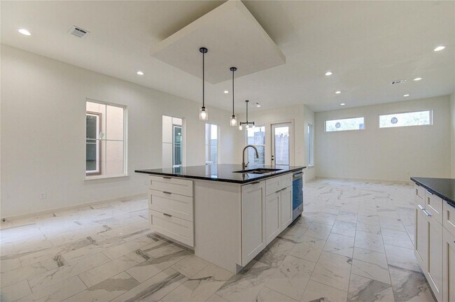 Building Photo - 2920 El Fenice Ln